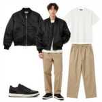 블랙 MA-1 항공점퍼에 블랙 데님이나 카키 팬츠를 매치한 남성의 캐주얼한 일상 코디 사진