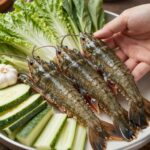 쭈꾸미 샤브샤브에 사용할 손질된 쭈꾸미와 다양한 야채 재료가 준비된 모습