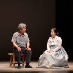 대학로 제이티엔아트홀 무대에서 진행되는 어느 60대 노부부 이야기 공연 장면