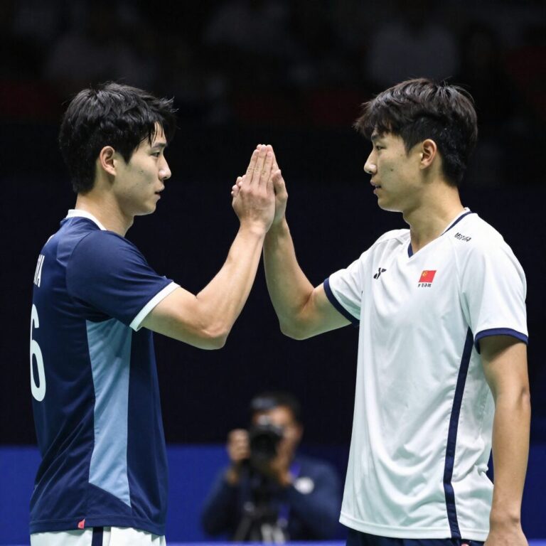 김원호 서승재 전영오픈 배드민턴 경기 중 하이파이브 장면