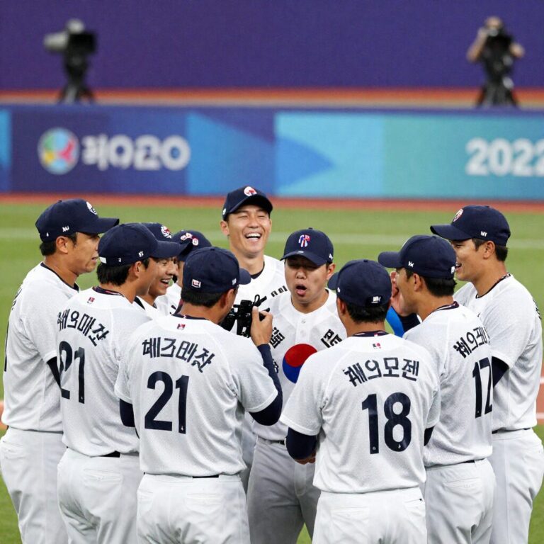2026 WBC 한국 대표팀 체코전 승리 후 함께 기뻐하는 장면