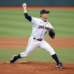 호주 야구 국가대표 선발 투수 라클란 웰스가 마운드에서 투구하는 모습