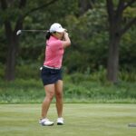 이미향 프로가 골프 그립을 시범 보이는 모습