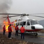 팔달산 산불 진화 작업 중인 소방 헬기와 인력