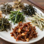 접시에 담긴 다양한 봄나물 반찬 냉이 된장무침 달래오이무침 취나물볶음