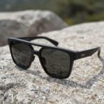 김도영 리미티드 에디션 UVEX 페이스 스테이지 CV 선글라스가 케이스에 담겨 있는 모습