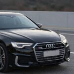 2026년형 아우디 A6 45 TFSI 콰트로 프리미엄 블랙 패키지 적용된 전면 모습