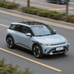 2026년 4월 기아자동차 EV3와 EV4 전기차 모델이 도로를 주행하는 모습