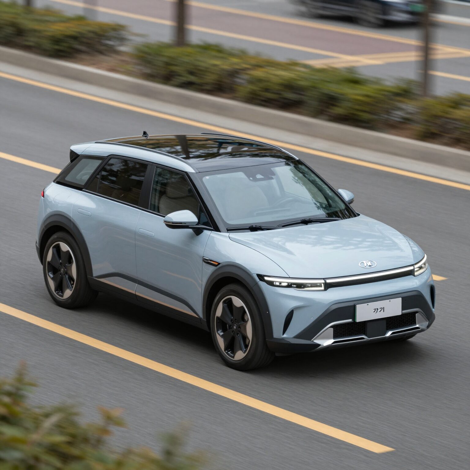 2026년 4월 기아자동차 EV3와 EV4 전기차 모델이 도로를 주행하는 모습