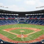 KIA 타이거즈 홈 경기장 광주기아챔피언스필드의 전경을 담은 사진으로, 초록색 외야 잔디와 응원석이 펼쳐져 있다