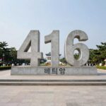 베트남 나트랑 416광장 전경, 중앙에 416 숫자가 새겨진 기념물이 보임