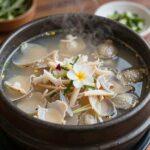 2026년 봄꽃게 제철 시세와 구매 후기 봄꽃게찜과 꽃게탕이 담긴 뚝배기 사진