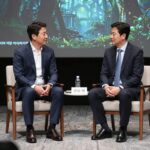 박정원 회장 젠슨황 시구 시타 이벤트 젠슨 황 엔비디아 CEO가 시구를 하고 박정원 두산그룹 회장이 시타를 하는 장면